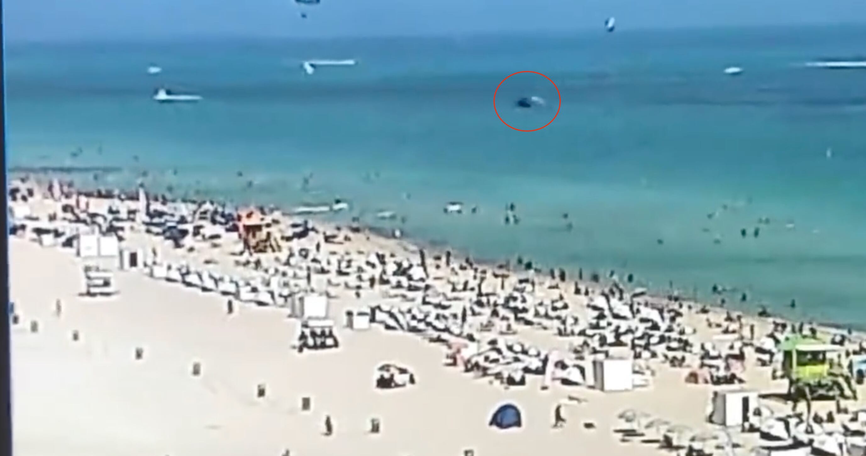 Helicóptero se estrella frente a las playas de Miami