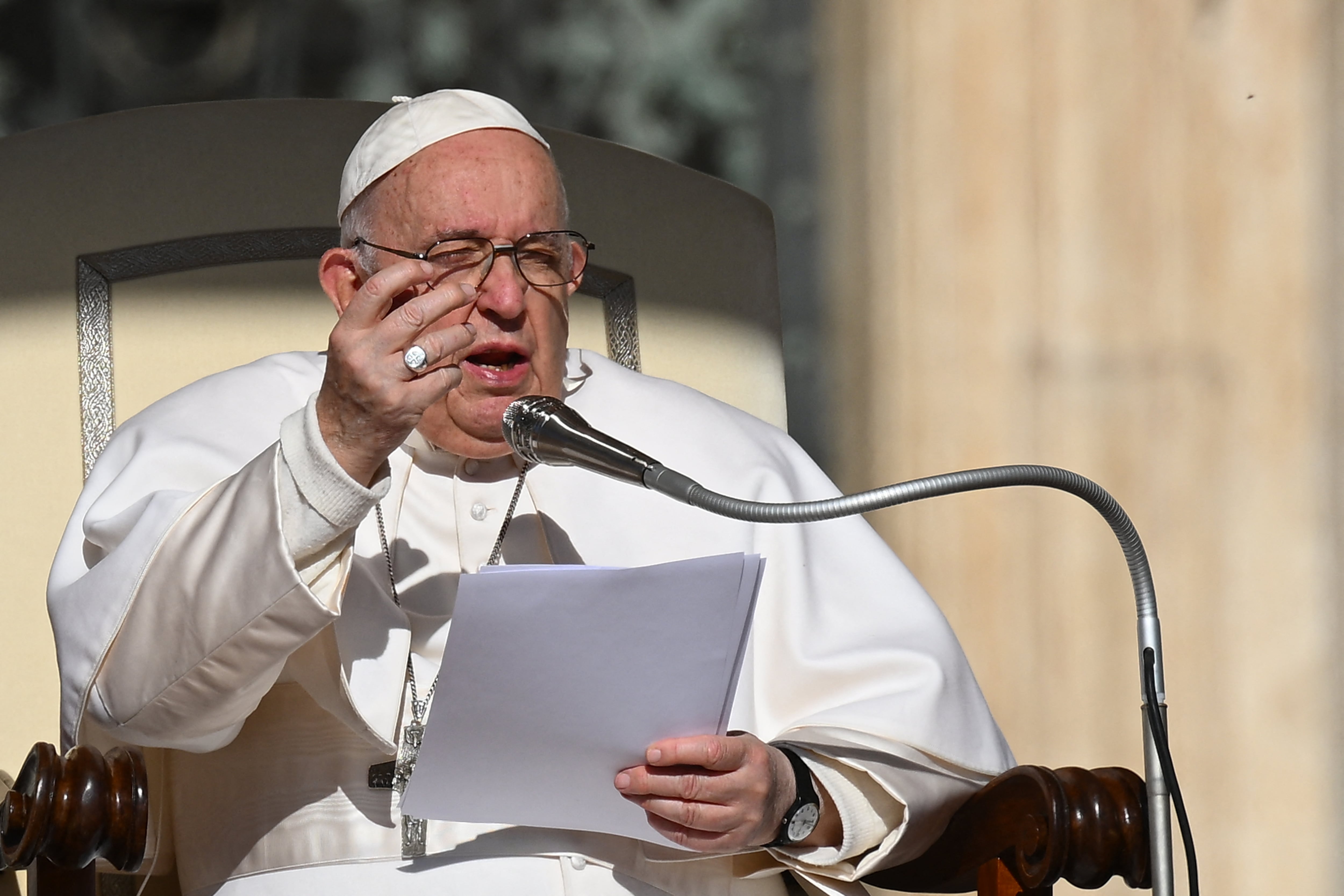 Papa Francisco llama neuróticas a madres superioras