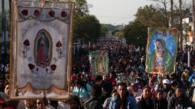 Peregrinos visitan la Basílica de Guadalupe