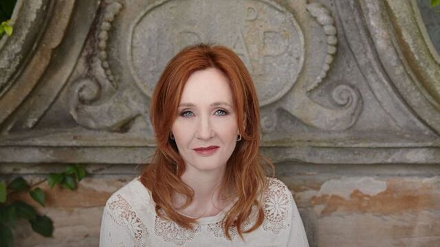 Trolean a J.K. Rowling; humoristas rusos se hace pasar por Zelensky