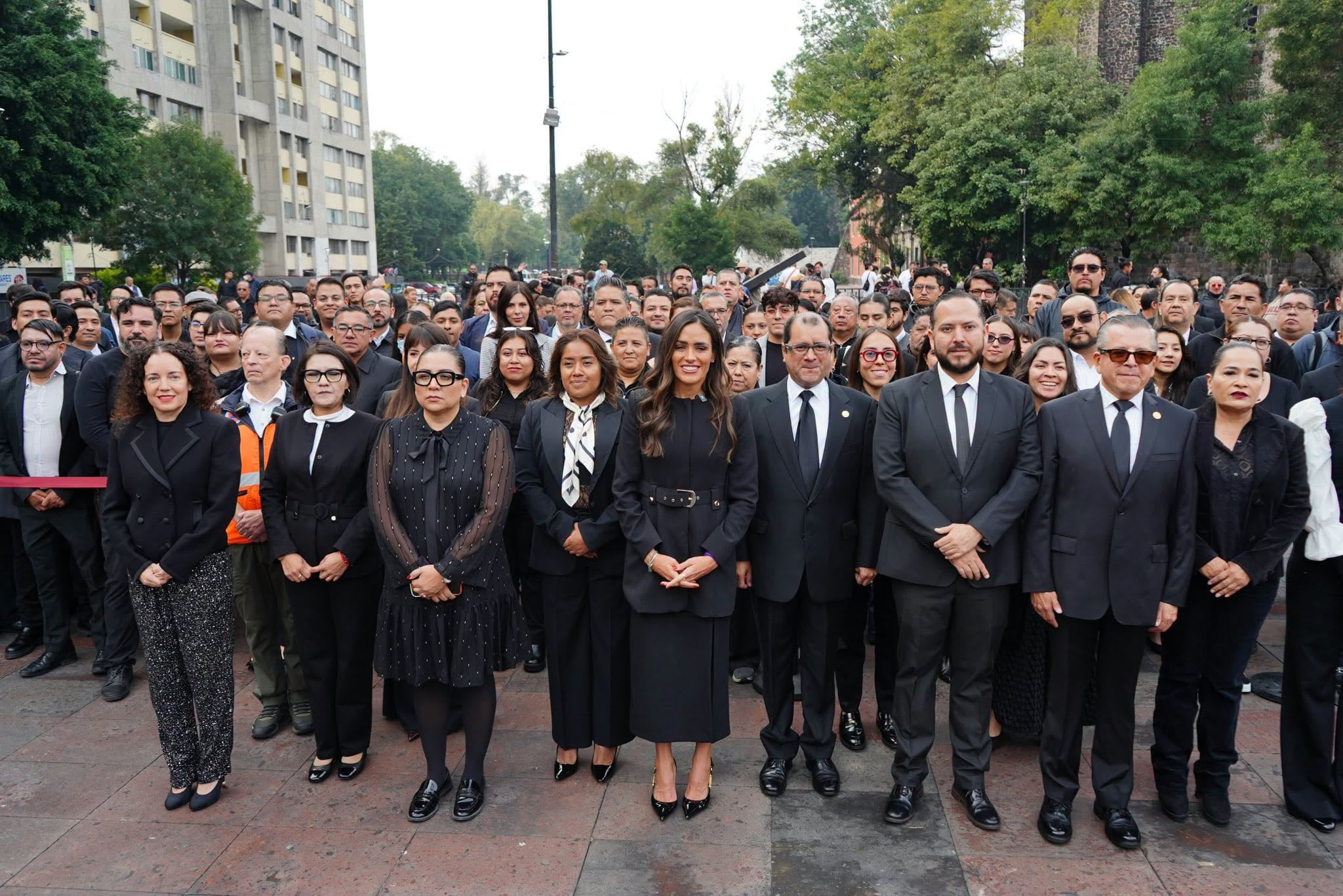 Alessandra Rojo de la Vega sonriendo en ceremonia del 2 de octubre