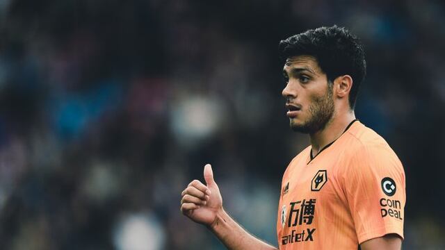 Raul Jimenez en un partido con los Wolves