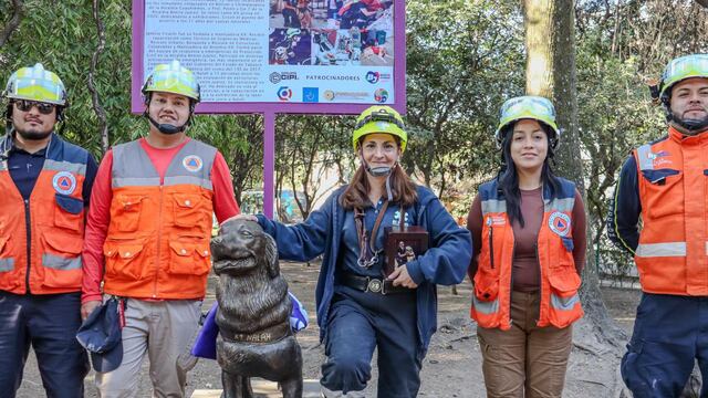 Develan estatua de Nalah, la perra rescatista que salvó 17 vidas en sismo de 2017
