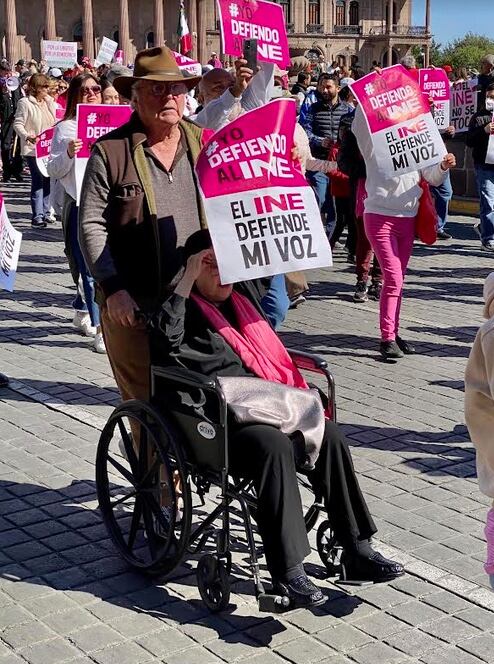 Marcha por el INE en Monterrey