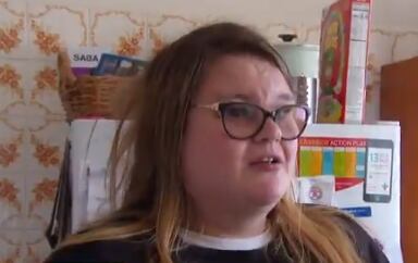 Clare Brown se niega atrabajar para recibir la herencia millonaria de su padre