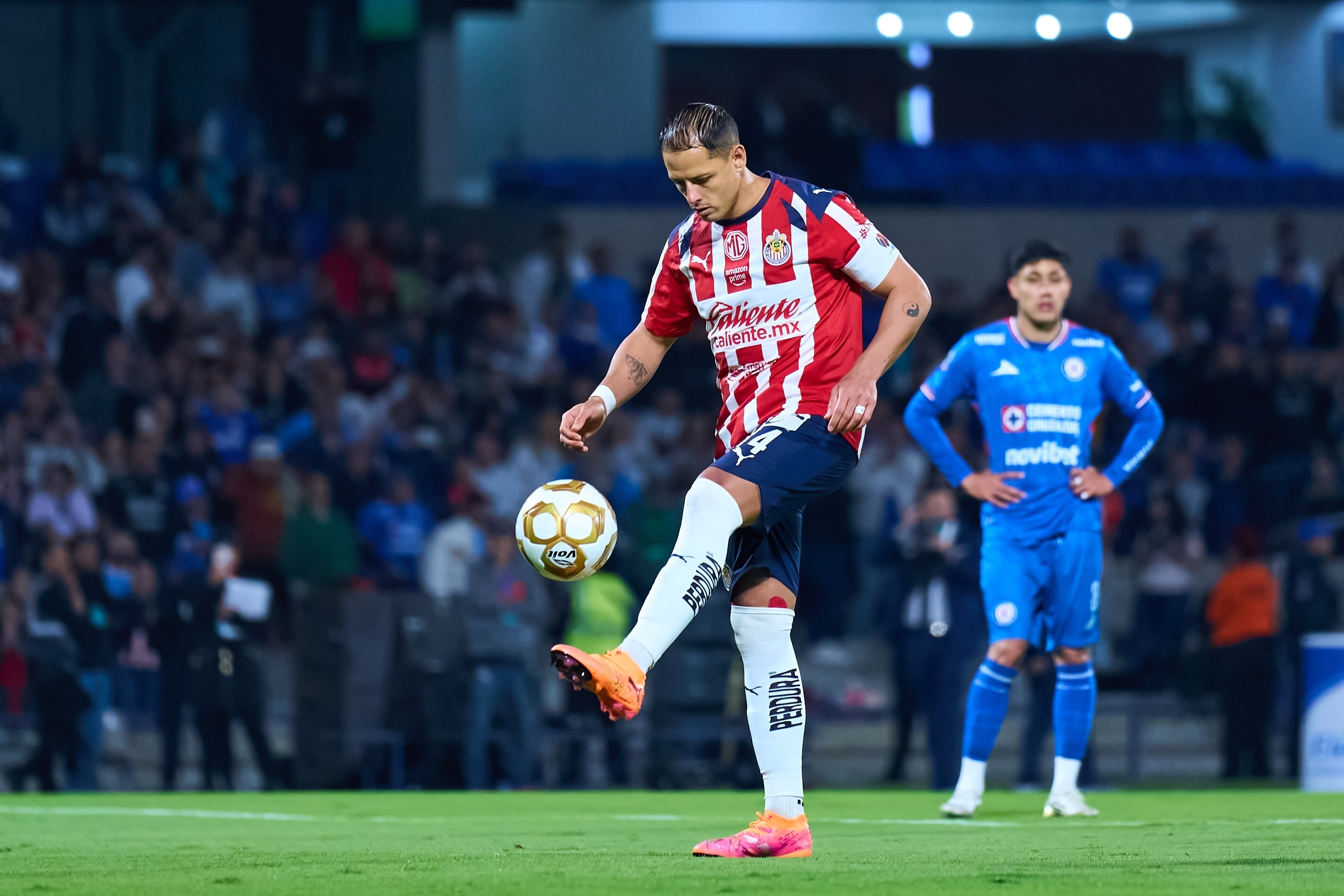 Revelan por qué Chicharito tiró el penalti ante Cruz Azul