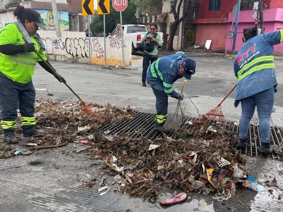 Monterrey refuerza limpieza de rejillas ante las lluvias