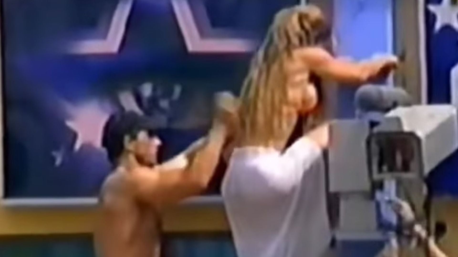 Niurka saltándose la barda en Big Brother VIP 3.