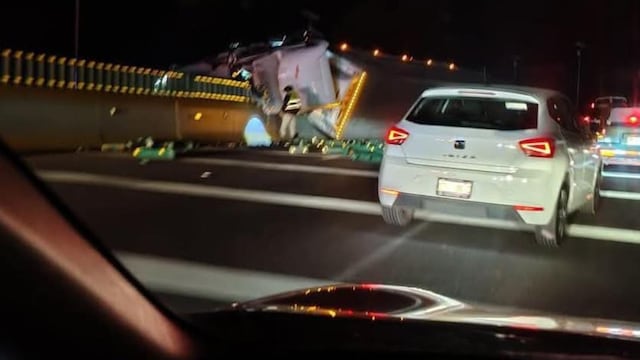 Accidente de tractocamión en La Pera de la autopista México-Cuernavaca