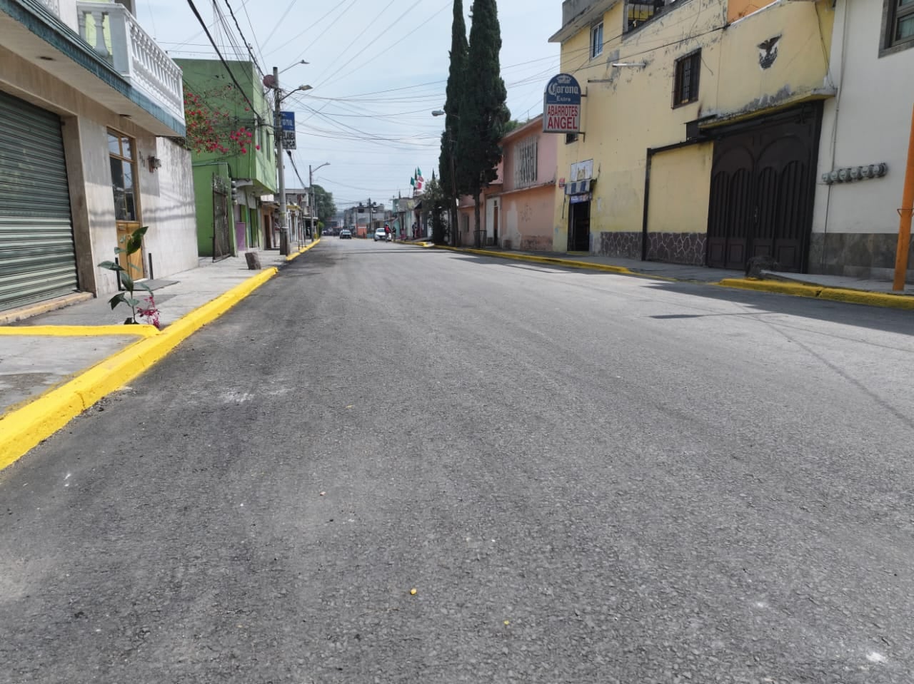 Azucena Cisneros inaugura calle Sinaloa