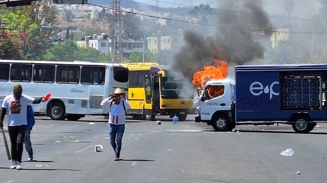Vandalizan vehículos y sedes de gobierno en Arantepacua, Michoacán