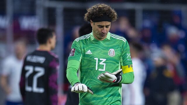 Memo Ochoa comete garrafal pifia que le podría costar el descenso al AVS.