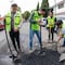 Pepe Couttolenc e integrantes del Partido Verde usan asfalto ecológico para bachear calles de Edomex