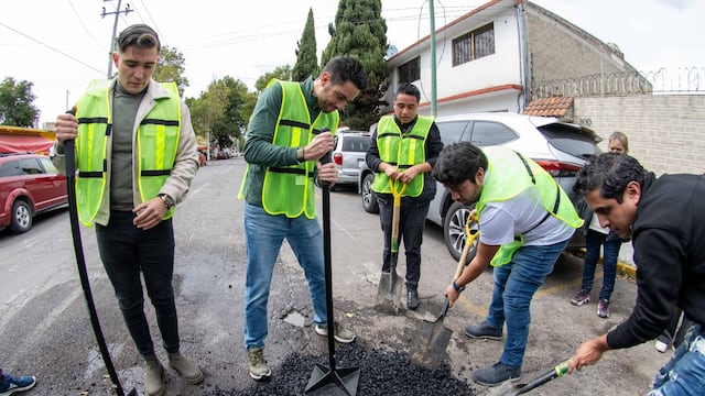 Pepe Couttolenc bachea calles del Edomex con asfalto ecológico