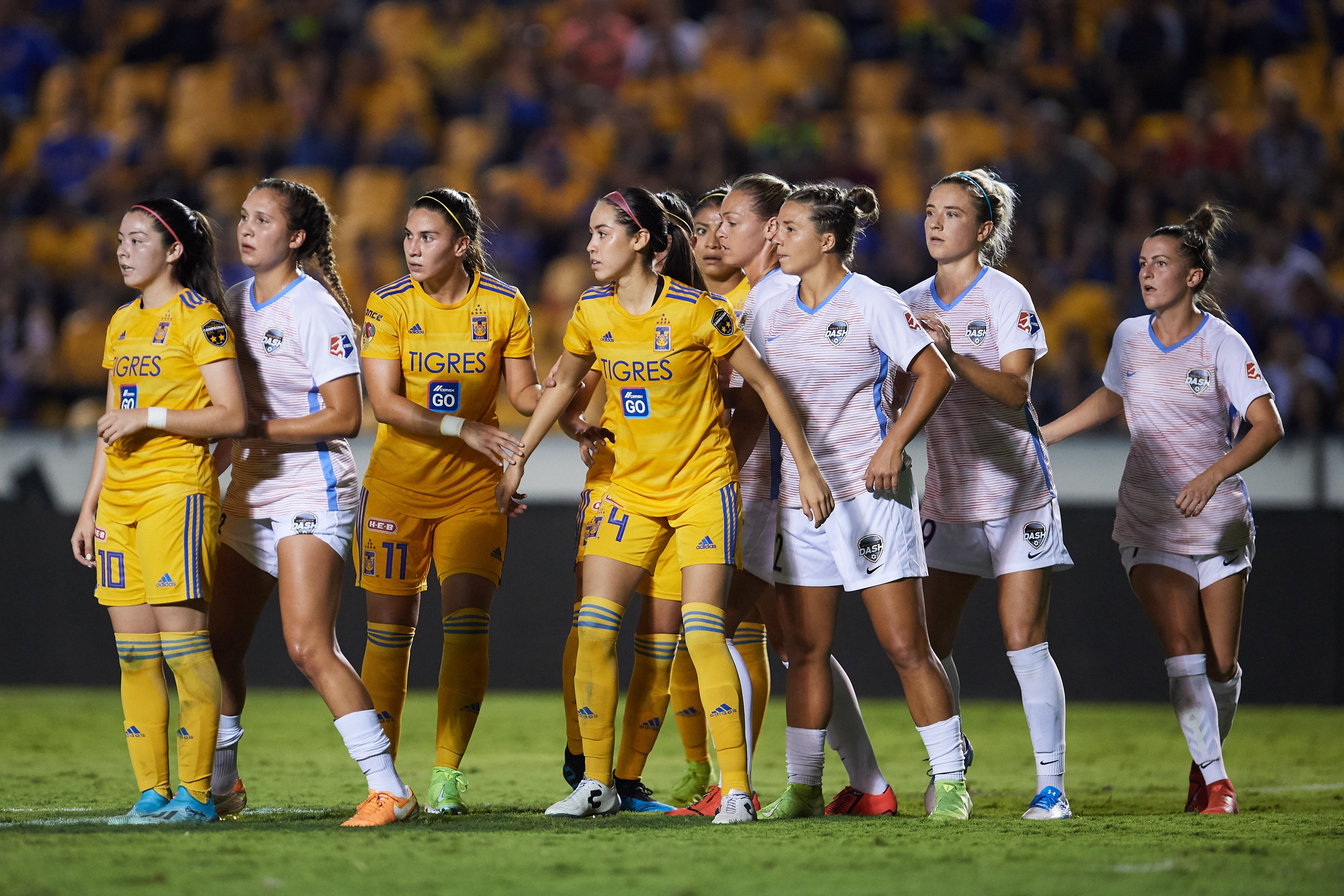Club Tigres vs Houston Dash en partido amistoso