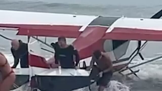VIDEO: Avioneta cae al mar en playa de New Hampshire, Estados Unidos