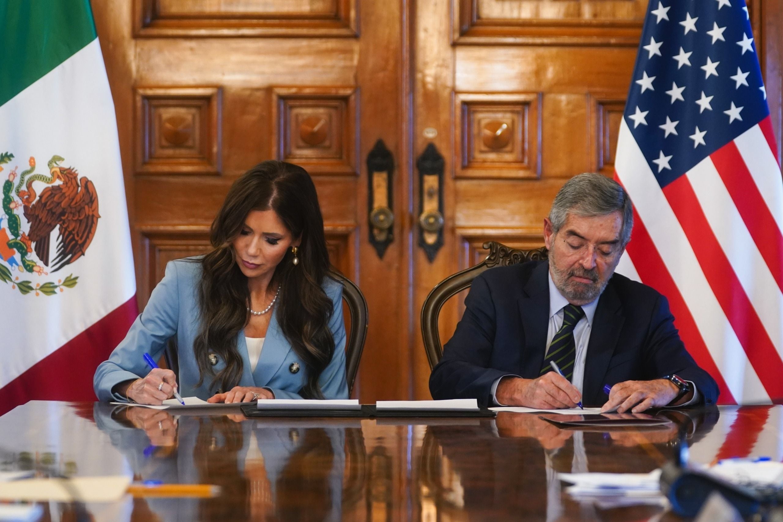 Kristi Noem y Juan Ramón de la Fuente firmaron la ratificación de la vigencia del memorándum de entendimiento