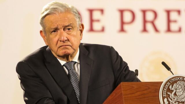 Ni quien lo tope: AMLO dice que sería una pérdida de tiempo espiar a Ricardo Raphael con Pegasus