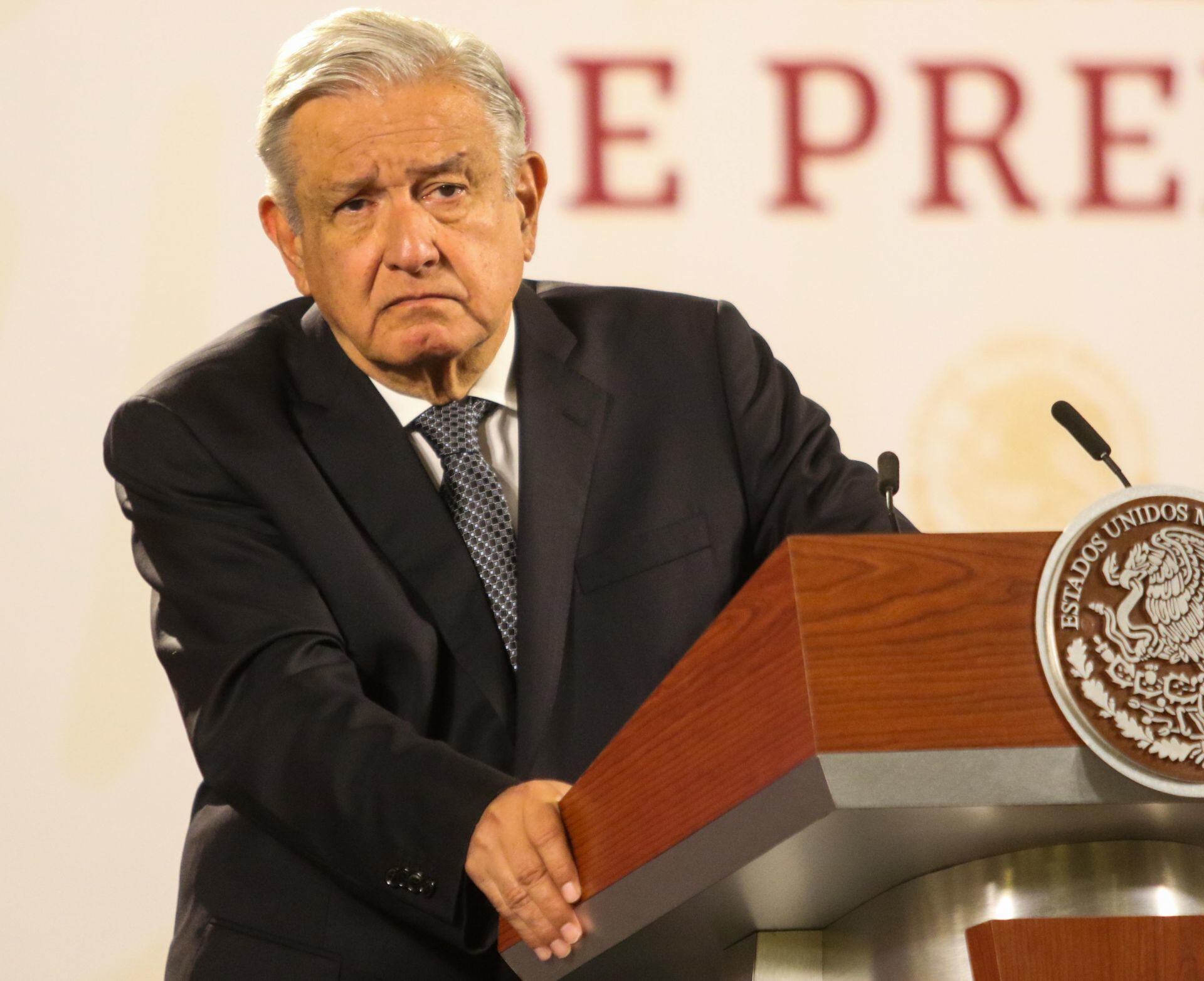 Ni quien lo tope: AMLO dice que sería una pérdida de tiempo espiar a Ricardo Raphael con Pegasus