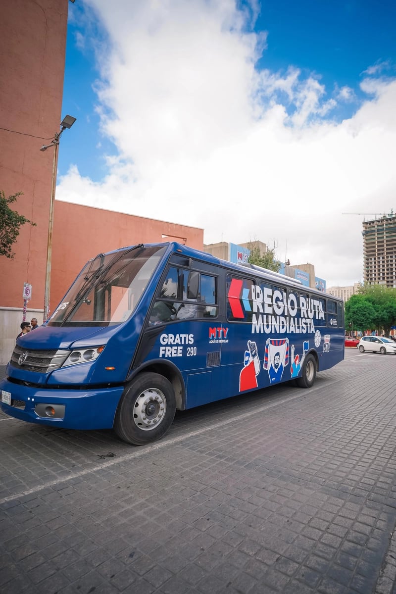 Gobierno de Monterrey inicia operaciones de la Regio Ruta Mundialista, un servicio de transporte gratuito.