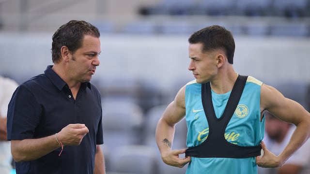 Santiago Baños charlando con Álvaro Fidalgo.