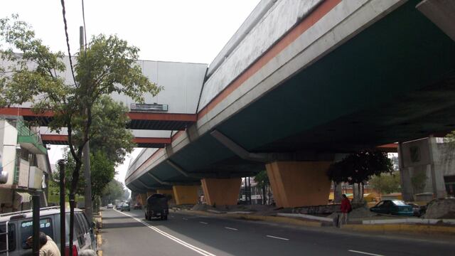 Metro Bondojito. Policía arrollado.