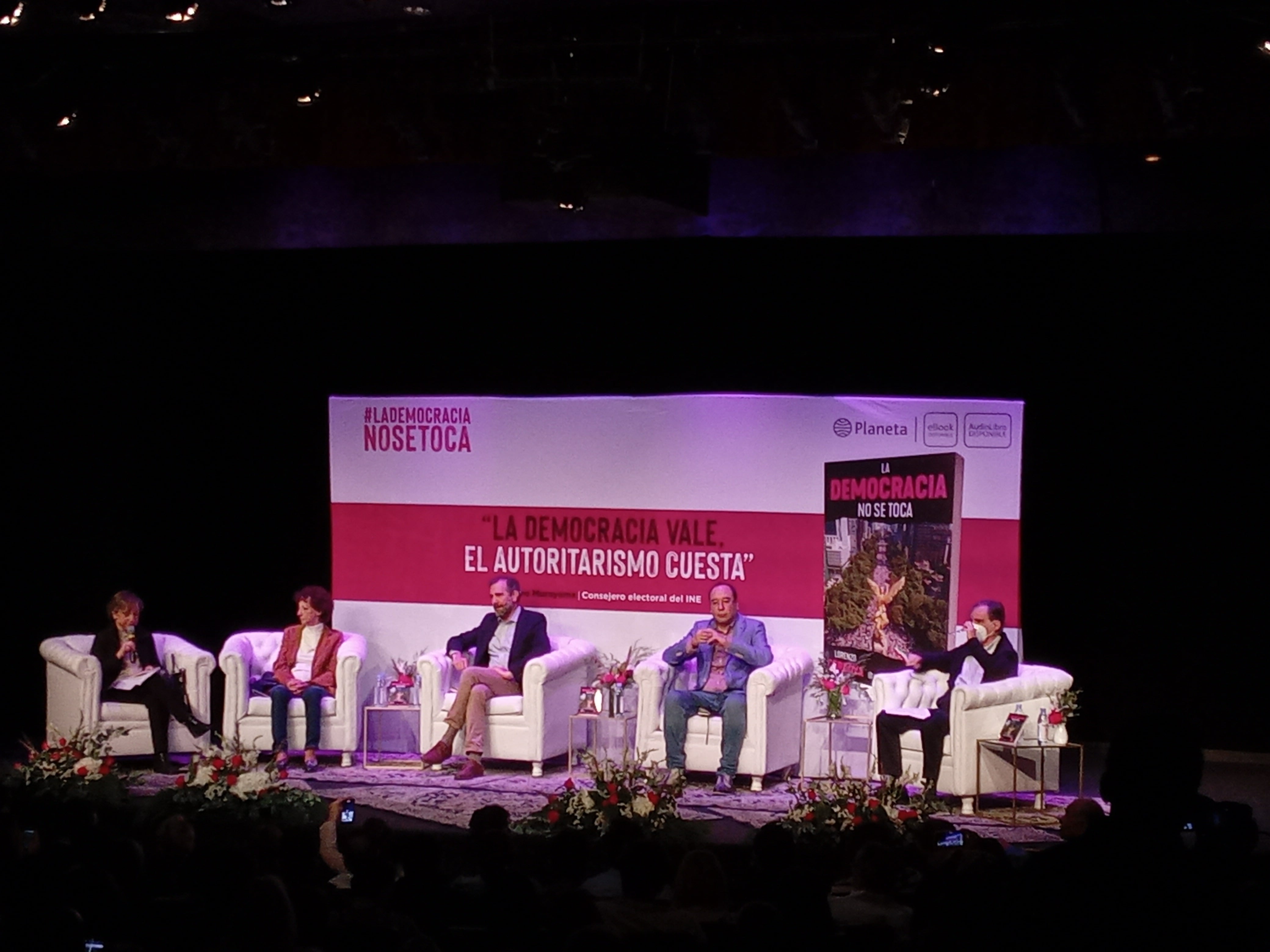 Presentación del libro 'La Democracia no se toca'