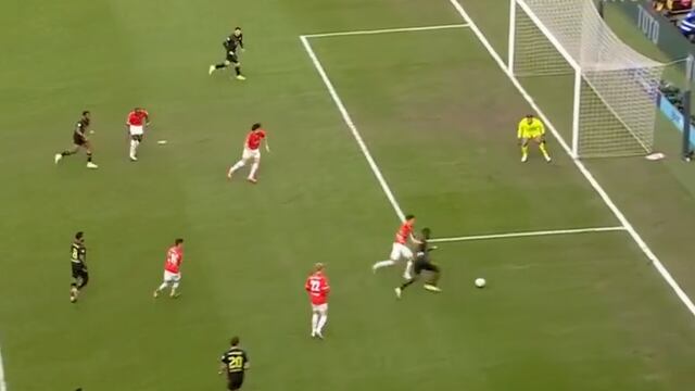 Gol de Santiago Giménez