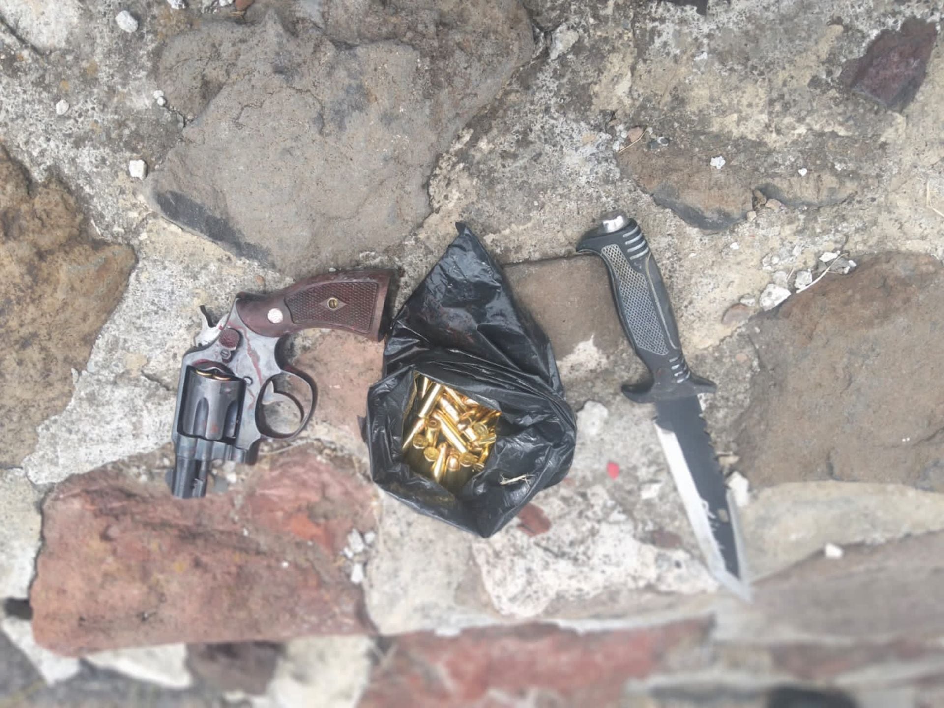 ¿Qué arma usó el tirador en Teotihuacán?