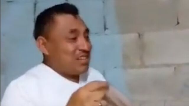 Llora al ver su primer pastel de cumpleaños