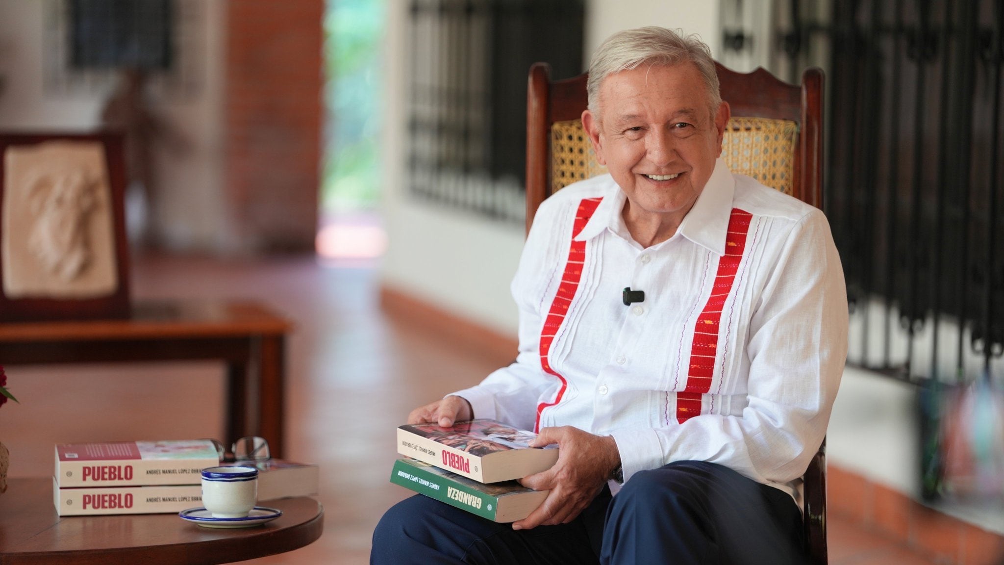 AMLO reaparece y muchos voltean a La Chingada