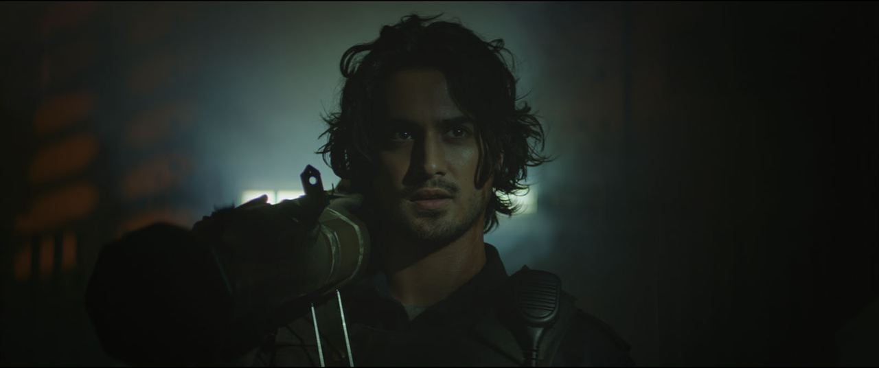 Avan Jogia en Resident Evil: Welcome to Raccoon City