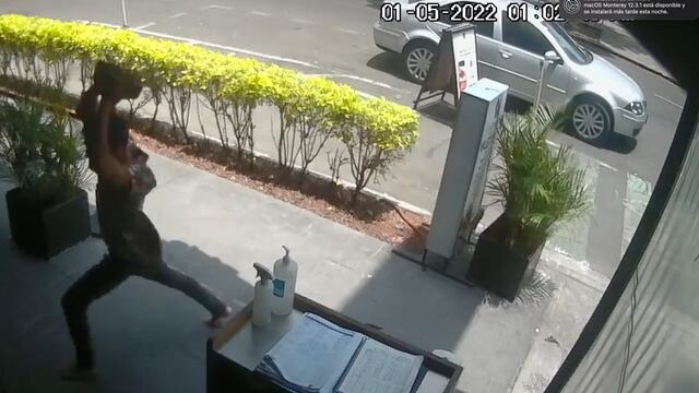 Agreden a joven dentro de restaurante de la CDMX