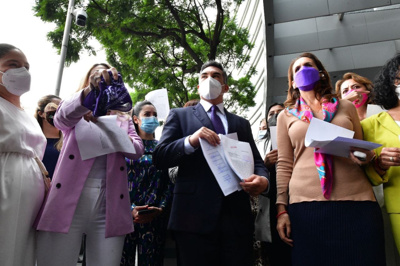 Alejandro Moreno y legisladoras del PRI denuncian a Layda Sansores