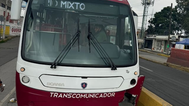Una unidad del Mexibús atropelló a un par de motociclistas; la esposa del conductor ya salió a defenderlo