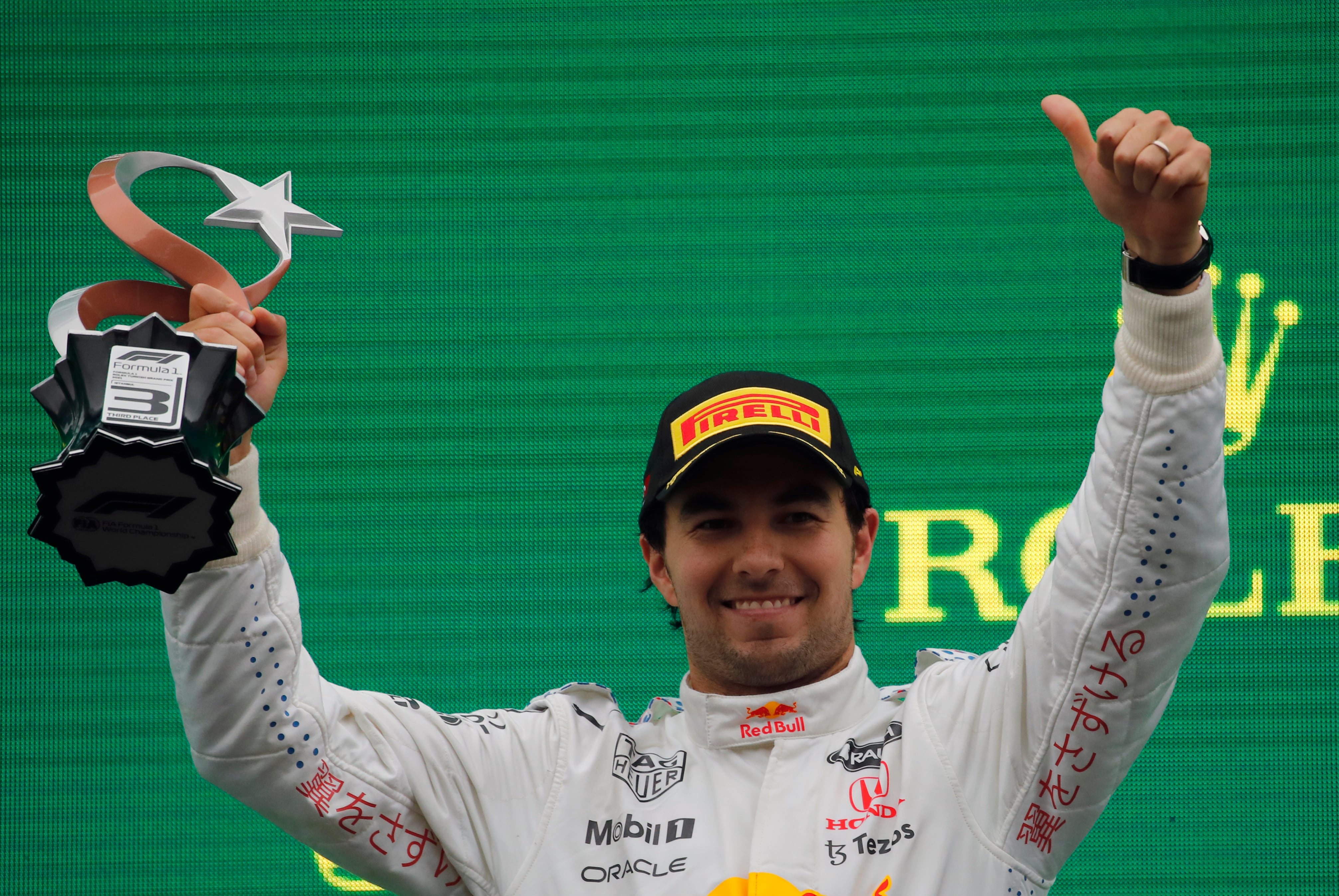 Checo Pérez celebró su tercer lugar en el Gran Premio de Turquía