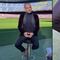 Dani Alves emula a Jorge Campos al llegar en chanclas a su presentación con el FC Barcelona