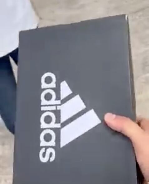Exhibe a su hijo en TikTok; lo manda en chanclas