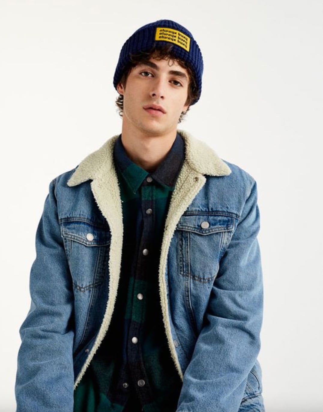 Outfit para lluvia de hombre; chamarra mezclilla