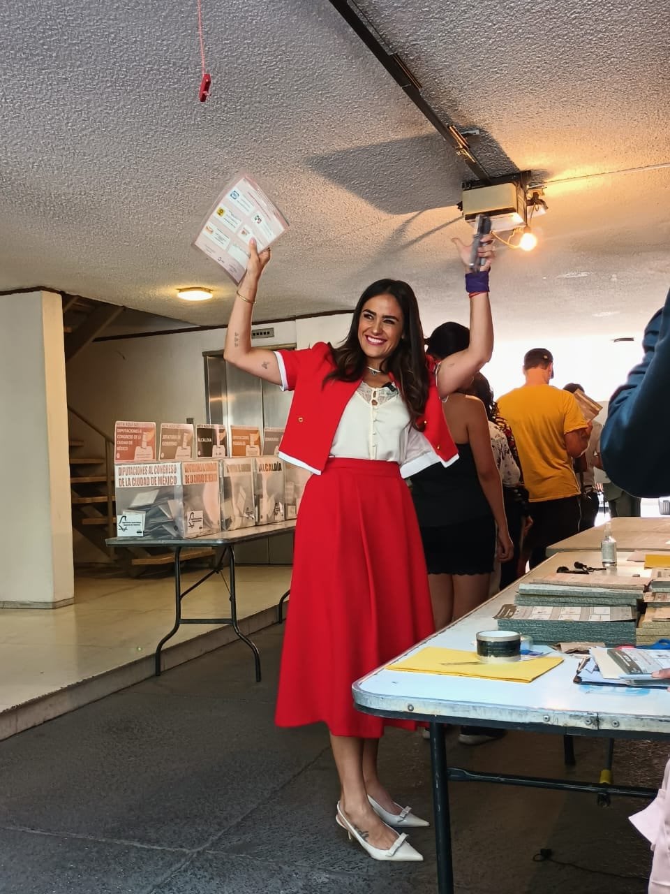 Alessandra Rojo de la Vega emite su voto en Cuauhtémoc