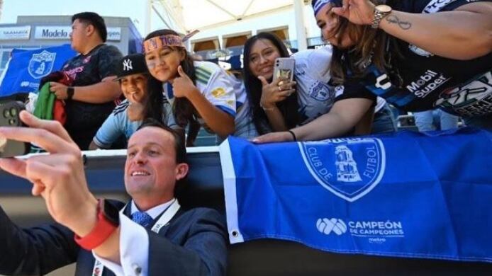 Mikel Arriola se siente relegado y hace campaña