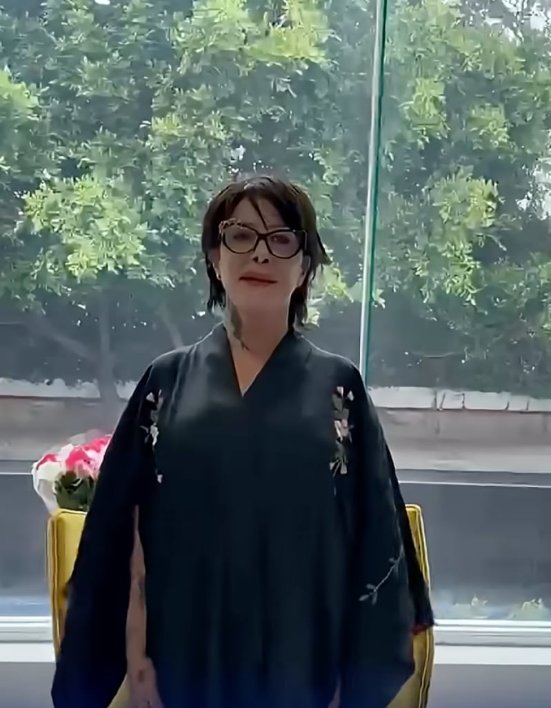 Alejandra Guzmán vuelve a ponerse de pie