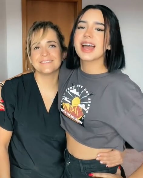 Domelipa y su mamá Norma.