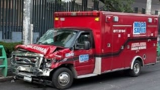 Choque en Tlalpan: grúa de SSC CDMX impacta ambulancia con paciente