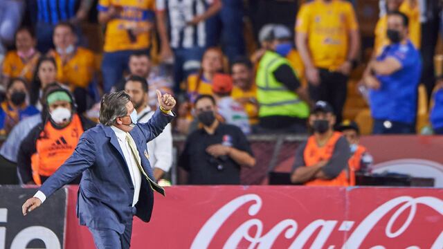 Miguel Herrera y los fans del Club Tigres