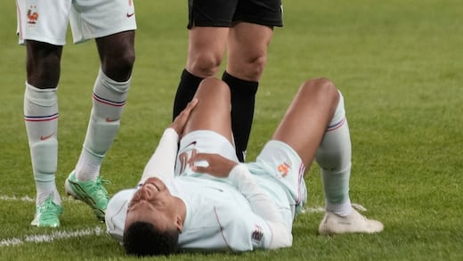 Kylian Mbappé podría estar de baja hasta 12 días tras lesionarse con Francia
