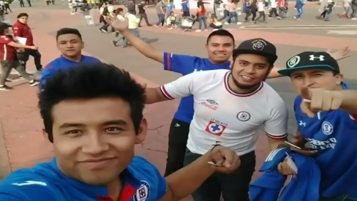 Cruz Azul le regala boletos a los familiares de un fan que murió