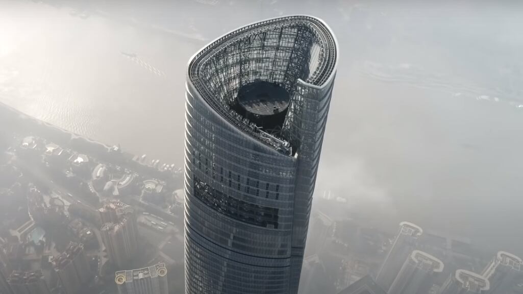Inauguran hotel en el rascacielos más alto de China