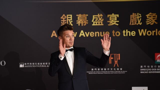 Jeremy Renner sufre un accidente con su quitanieve
