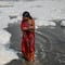 India: Realizan ritual religioso en río contaminado; los habitantes ignoran que es tóxico